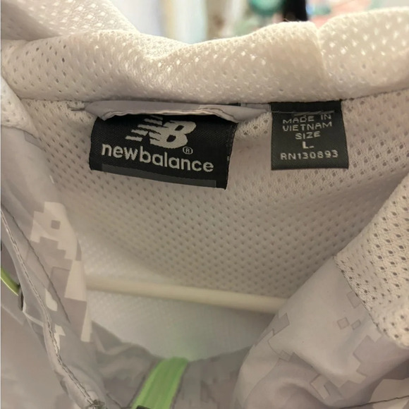 New Balance Windbreaker - Picture 3 of 4
